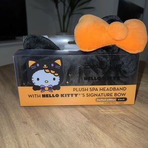 The Creme Shop x Hello Kitty Limited Edition Halloween Plush Spa Headband Black
